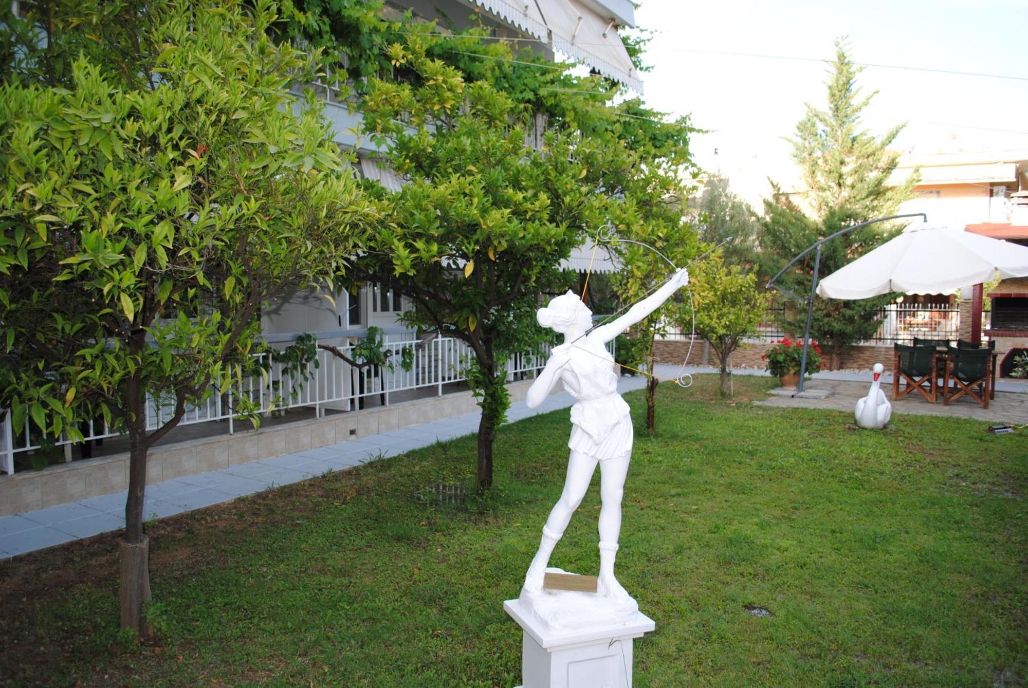 Artemis Apartments Paralia Dionysiou Exterior photo