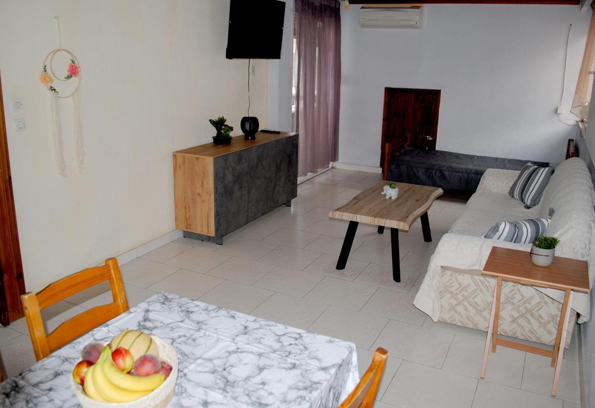Artemis Apartments Paralia Dionysiou Exterior photo
