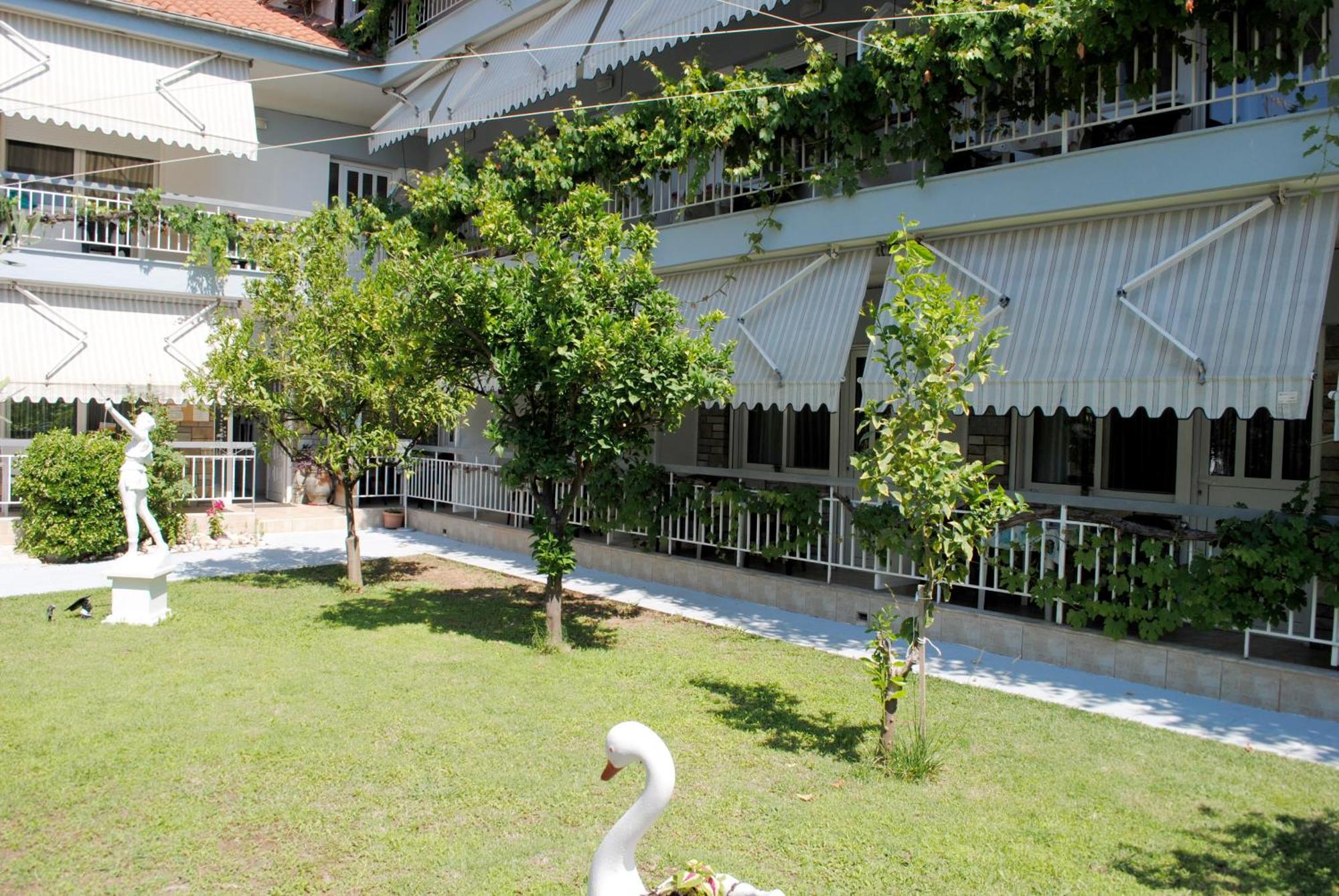Artemis Apartments Paralia Dionysiou Exterior photo
